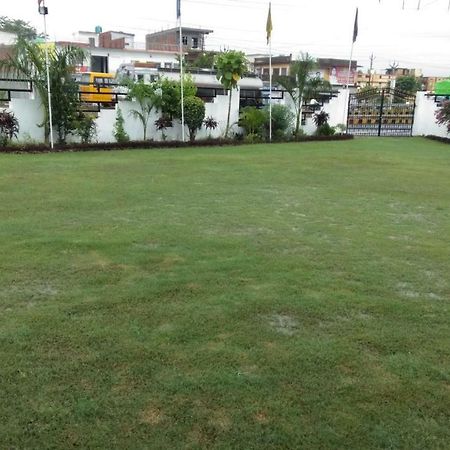Hotel The Ideal Kushinagar Екстериор снимка