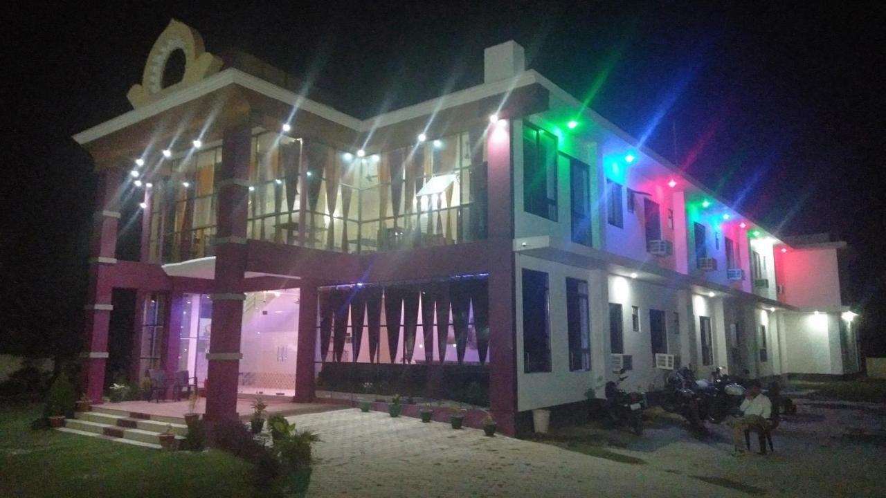 Hotel The Ideal Kushinagar Екстериор снимка