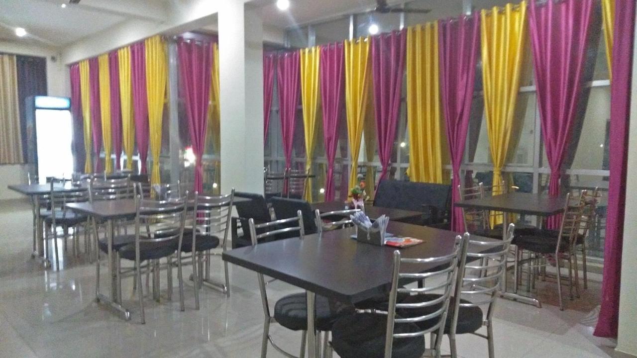 Hotel The Ideal Kushinagar Екстериор снимка