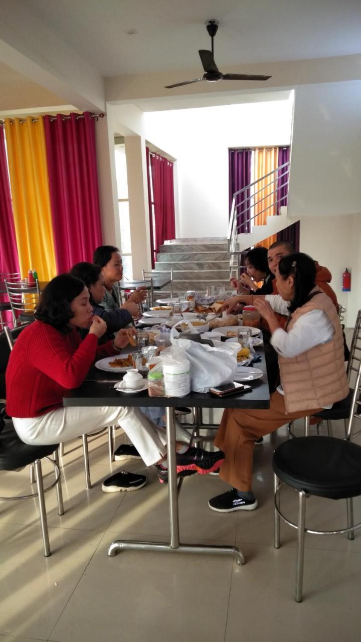 Hotel The Ideal Kushinagar Екстериор снимка