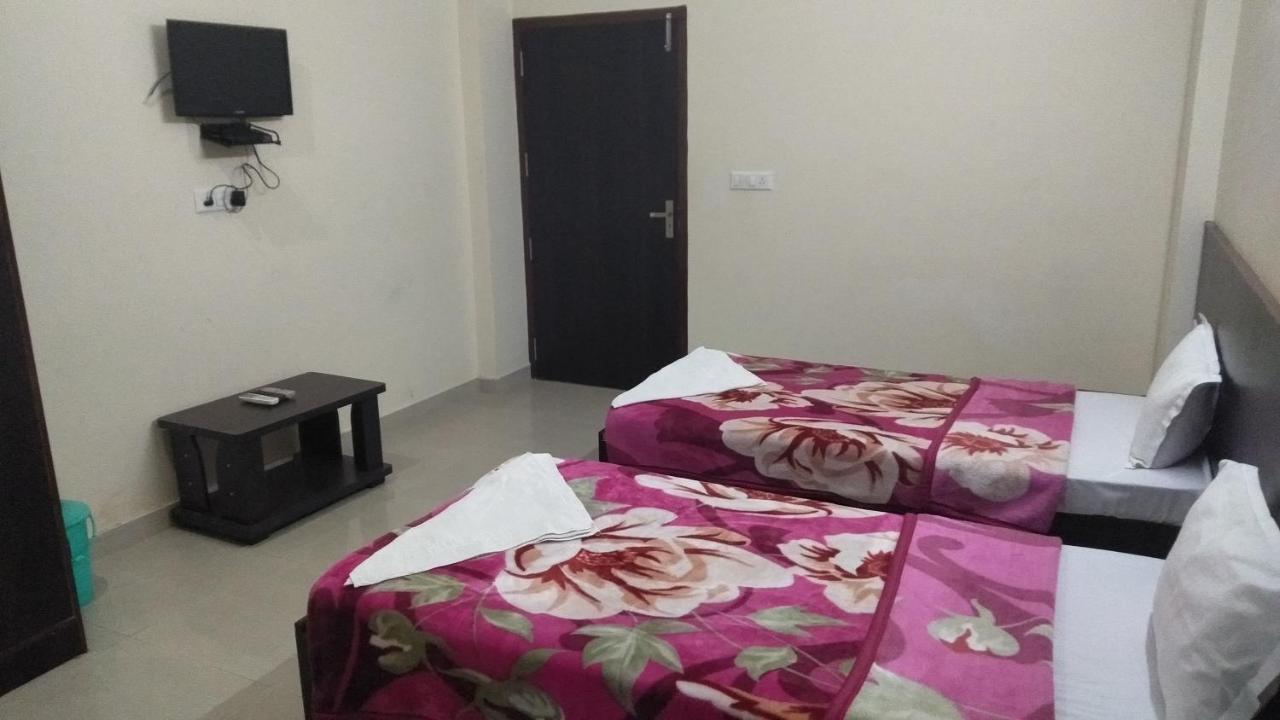 Hotel The Ideal Kushinagar Екстериор снимка
