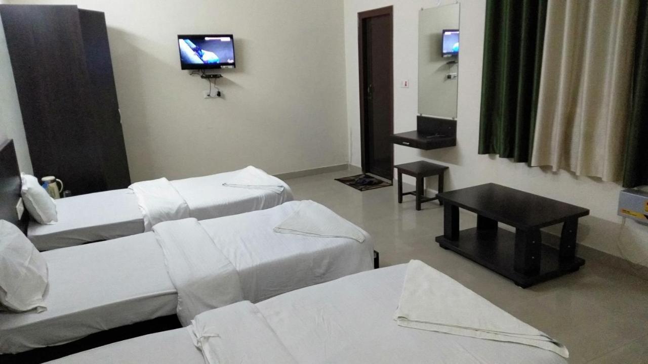 Hotel The Ideal Kushinagar Екстериор снимка
