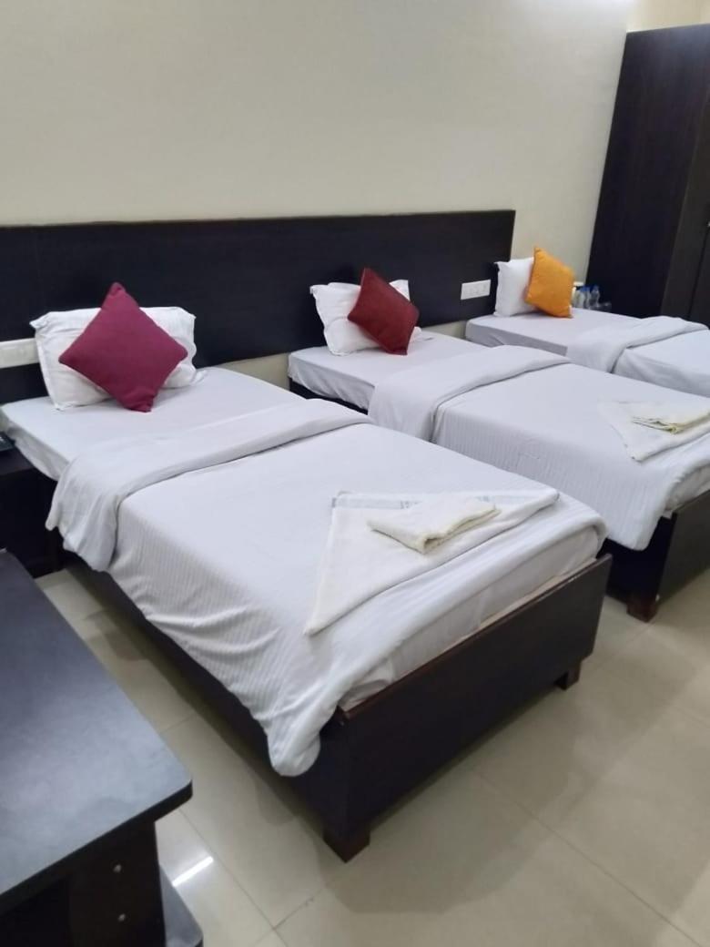Hotel The Ideal Kushinagar Екстериор снимка