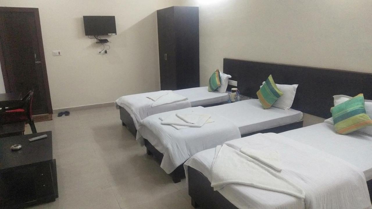 Hotel The Ideal Kushinagar Екстериор снимка