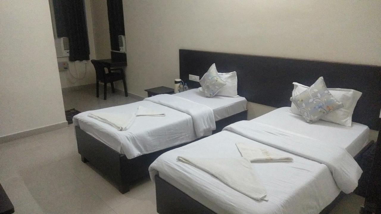 Hotel The Ideal Kushinagar Екстериор снимка
