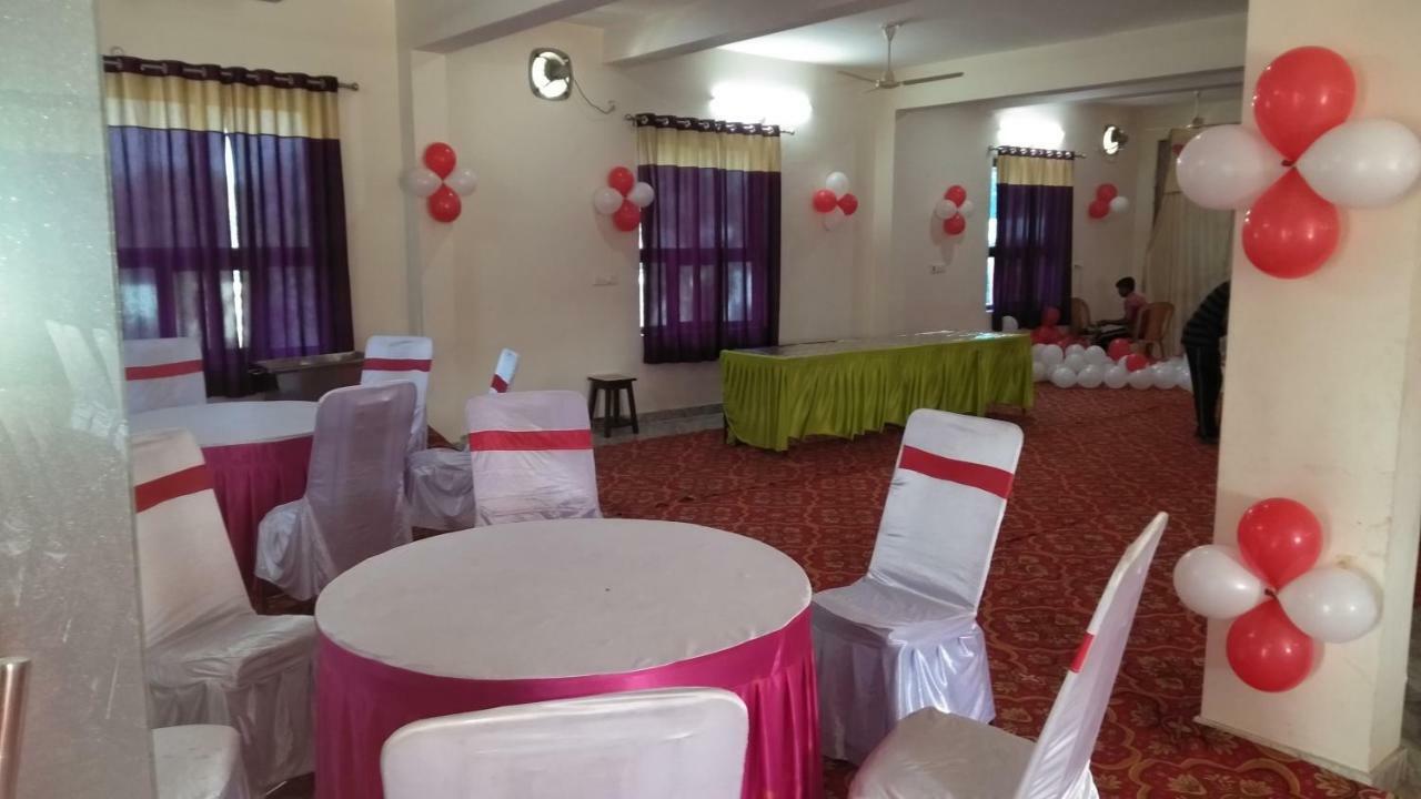 Hotel The Ideal Kushinagar Екстериор снимка