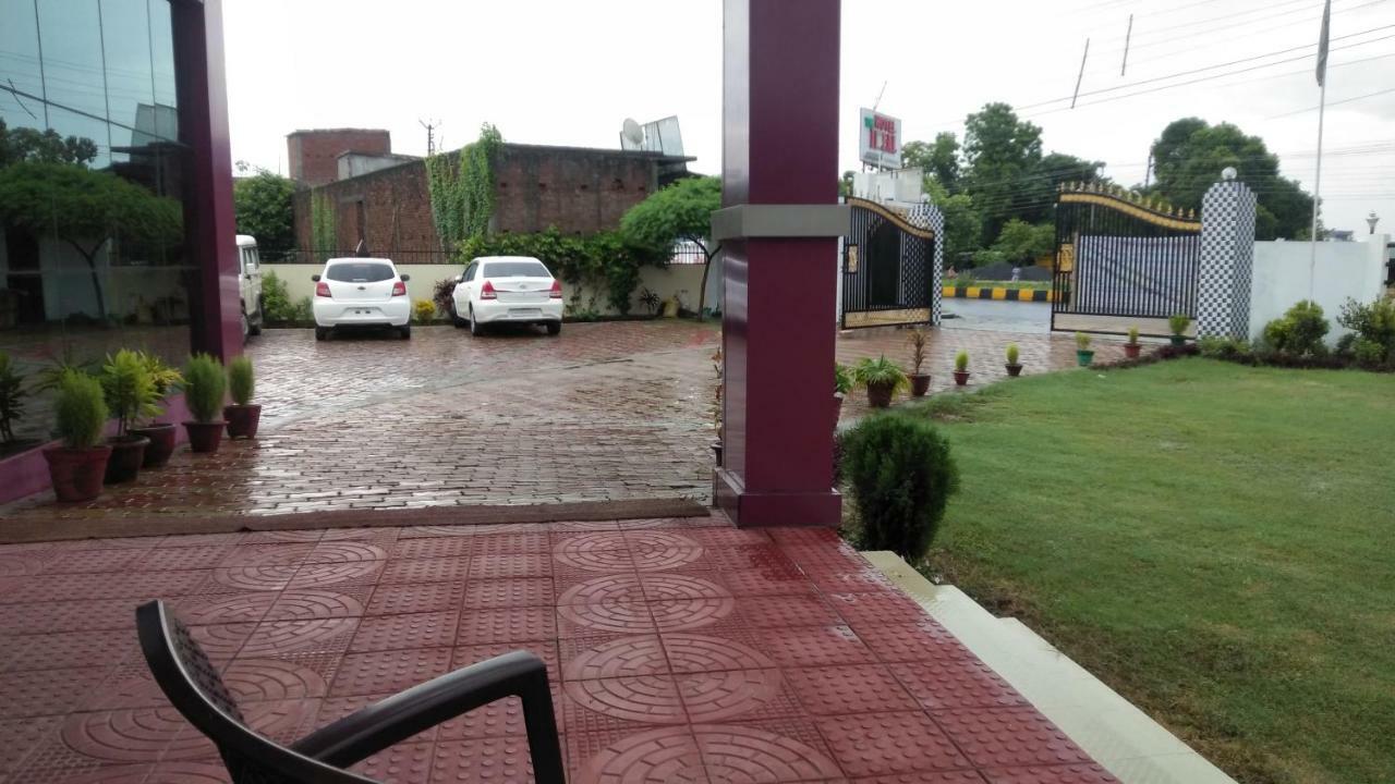 Hotel The Ideal Kushinagar Екстериор снимка