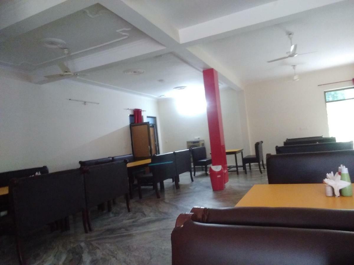 Hotel The Ideal Kushinagar Екстериор снимка