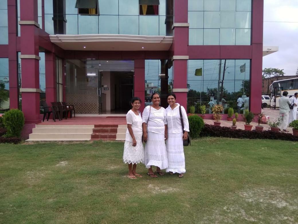 Hotel The Ideal Kushinagar Екстериор снимка