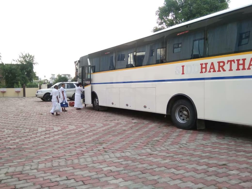 Hotel The Ideal Kushinagar Екстериор снимка