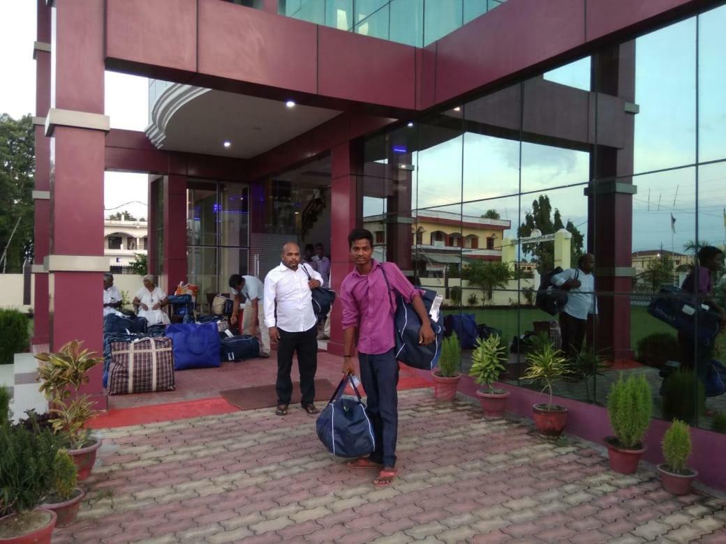 Hotel The Ideal Kushinagar Екстериор снимка