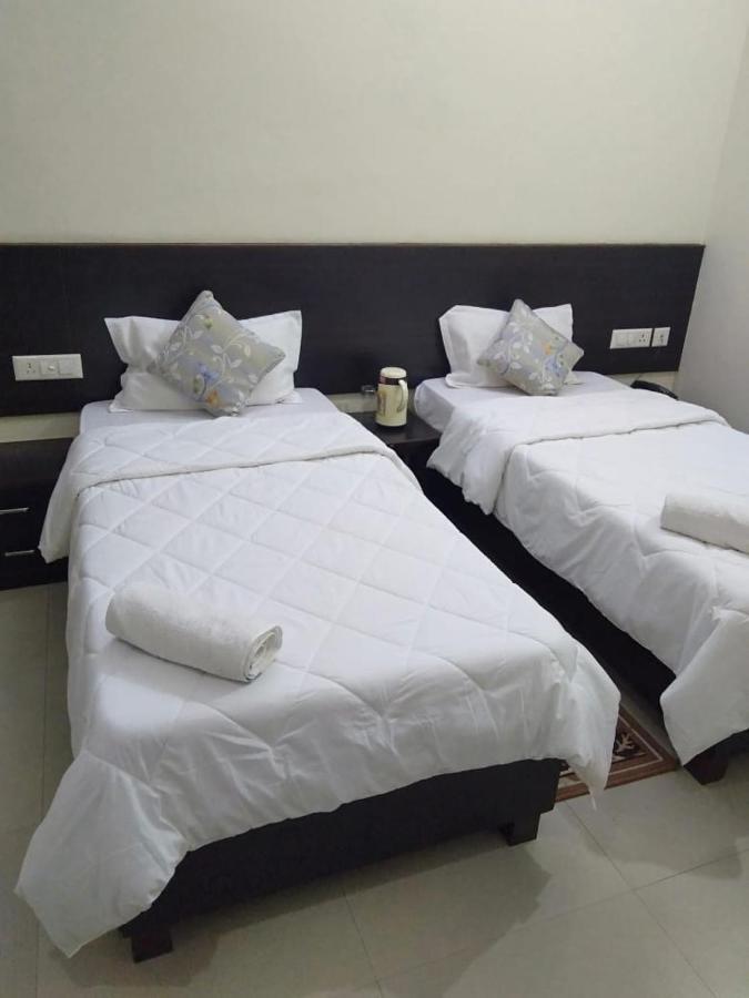 Hotel The Ideal Kushinagar Екстериор снимка