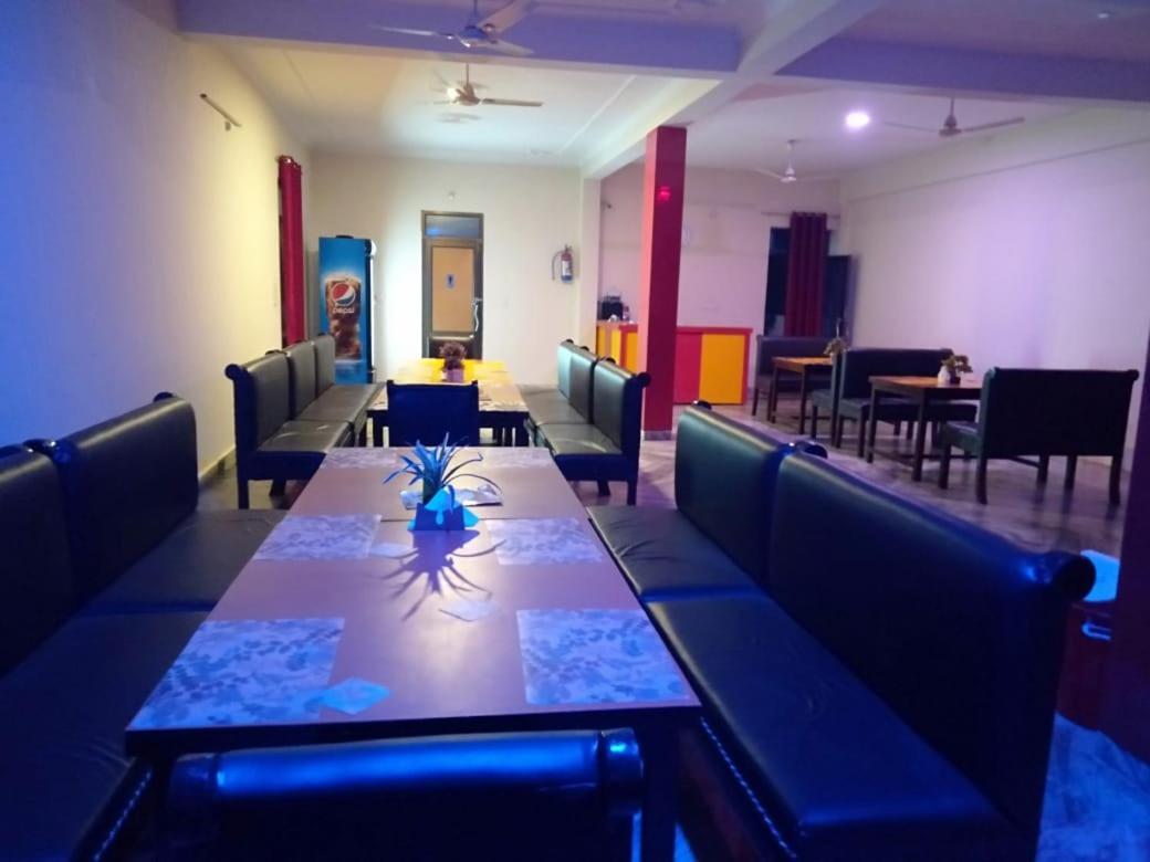 Hotel The Ideal Kushinagar Екстериор снимка