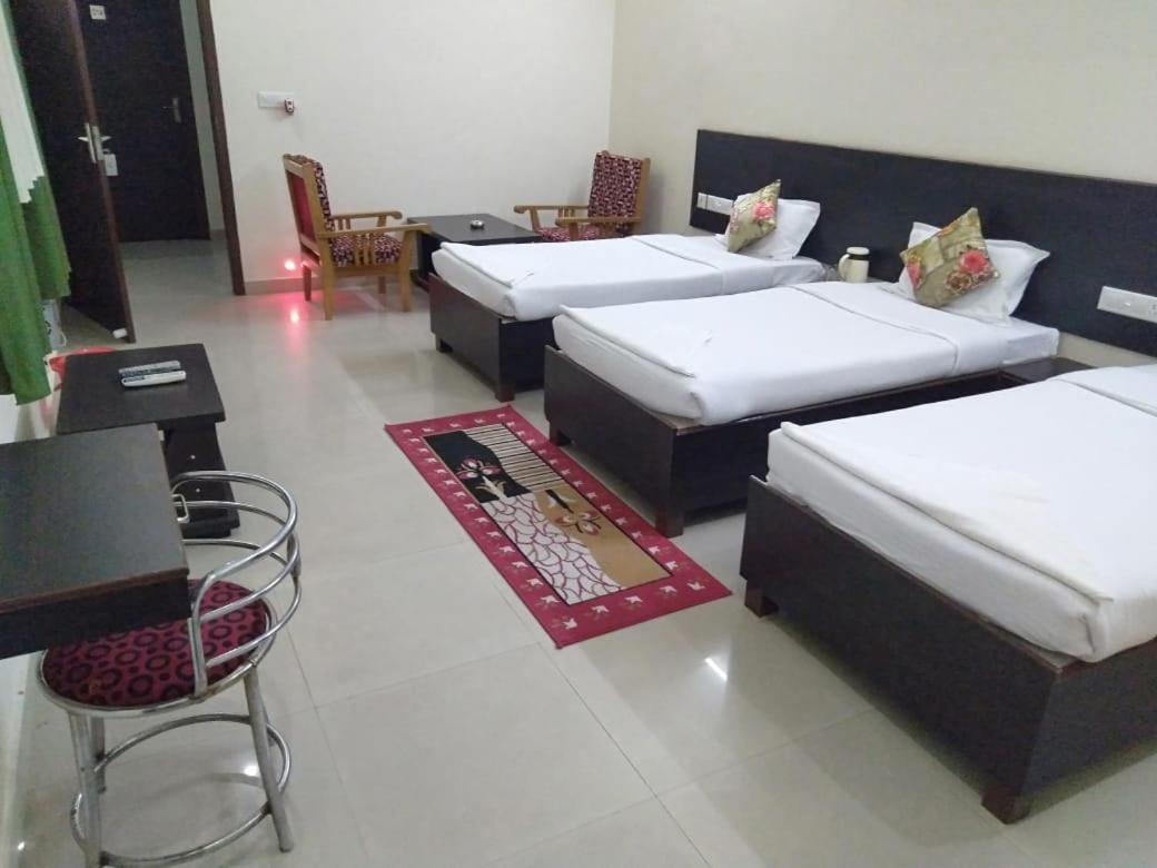 Hotel The Ideal Kushinagar Екстериор снимка