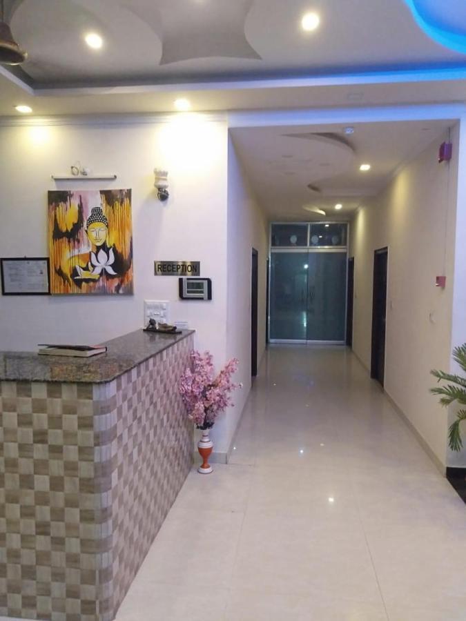 Hotel The Ideal Kushinagar Екстериор снимка