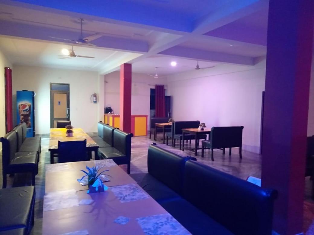 Hotel The Ideal Kushinagar Екстериор снимка