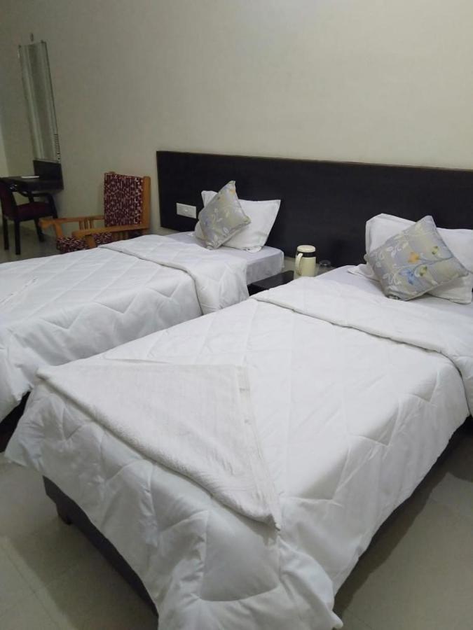 Hotel The Ideal Kushinagar Екстериор снимка